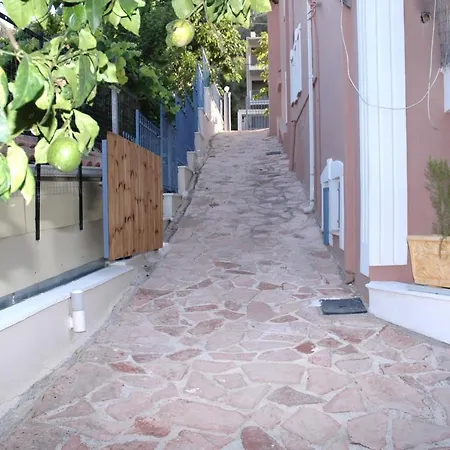 A L' Aise Apartment *